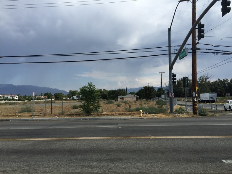 10108 Locust Ave, Bloomington, CA 92316