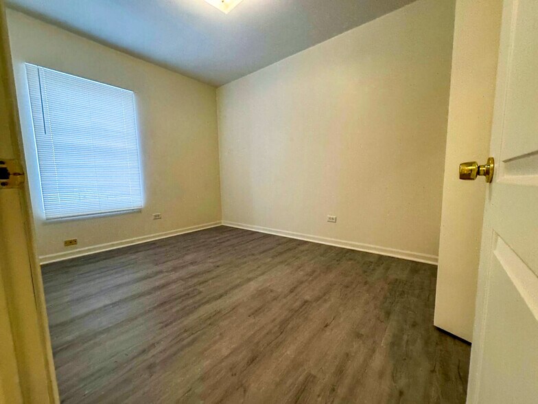 8213 S Cottage Grove Ave, Chicago, IL for sale - Building Photo - Image 2 of 5