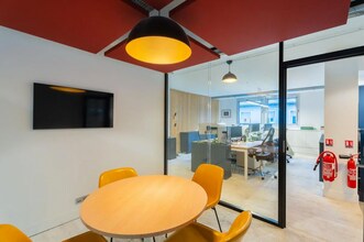 18 Rue Jean Giraudoux, Paris for lease Interior Photo- Image 1 of 6