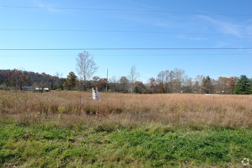 Broadhead Ln, Mineral Wells, WV 26150