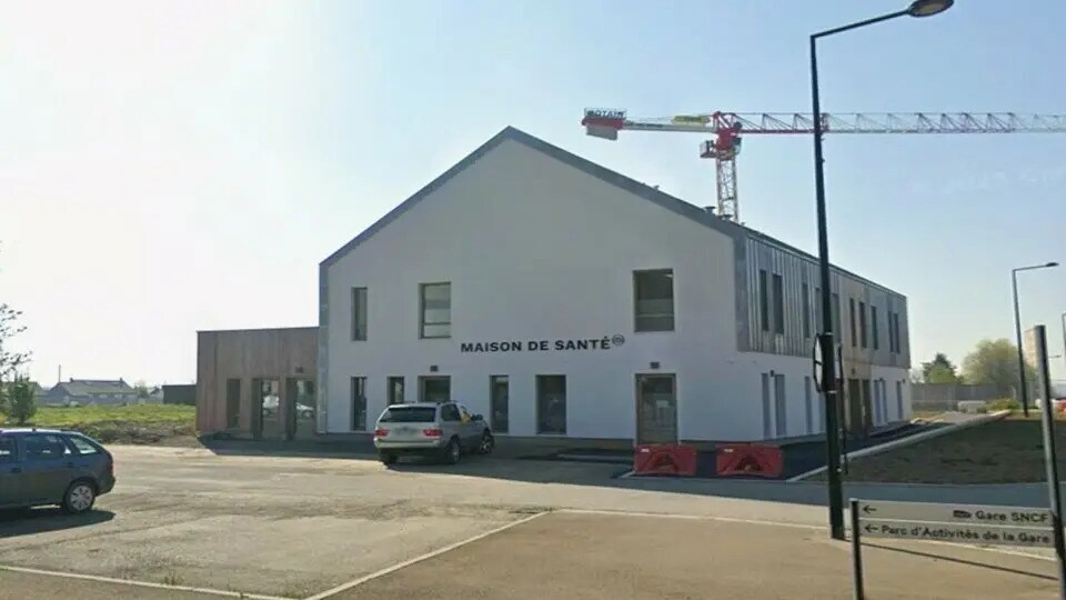 Office in Combourg for lease Building Photo- Image 1 of 5