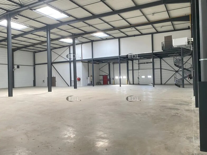 Industrial in Heyrieux for lease - Interior Photo - Image 3 of 14