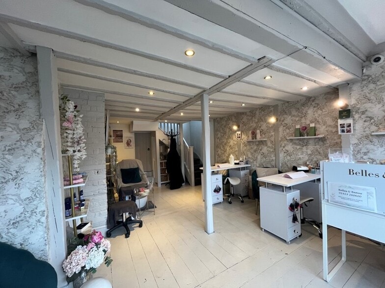 6 High St, Kings Langley for lease - Interior Photo - Image 3 of 3