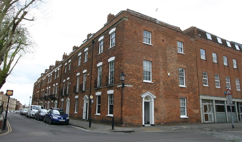 1A King Sq, Bridgwater, TA6 3DG