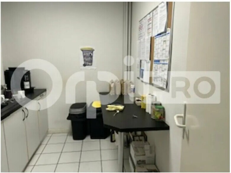 Office in Villefranche-sur-Saône for sale - Interior Photo - Image 2 of 6