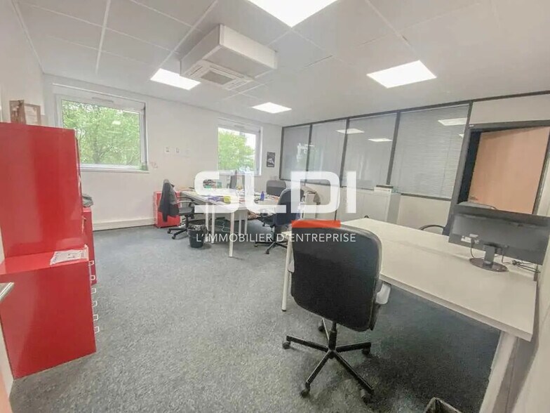 Office in Lyon for lease - Interior Photo - Image 3 of 3
