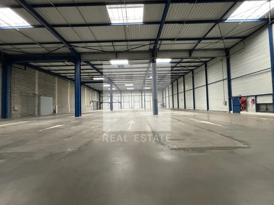 Industrial in LES ECHETS for lease Building Photo- Image 1 of 18