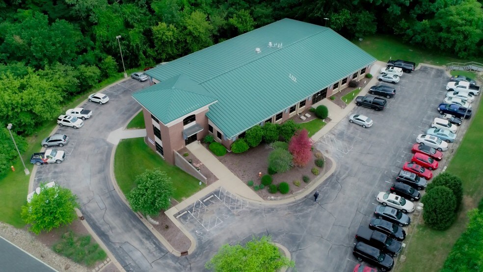 555 Valley View Dr, Moline, IL for lease - Building Photo - Image 2 of 11