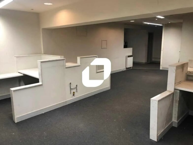 120 Rue De La Tour, Paris for lease - Interior Photo - Image 2 of 9