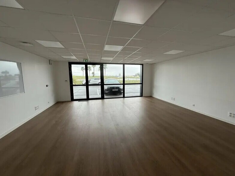 Office in Serres-Castet for lease - Interior Photo - Image 1 of 1