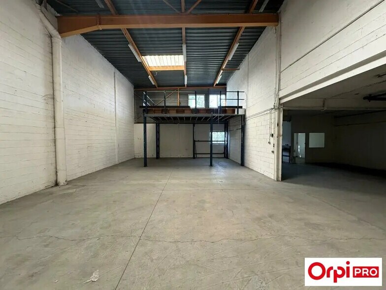 Flex in Wissous for lease - Interior Photo - Image 1 of 7