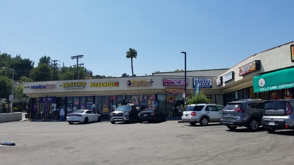 10750 Glenoaks Blvd, Pacoima, CA for lease - Building Photo - Image 1 of 6