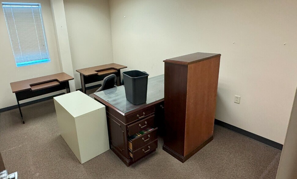 301 W Longbotham Dr, Groesbeck, TX for sale - Interior Photo - Image 3 of 7