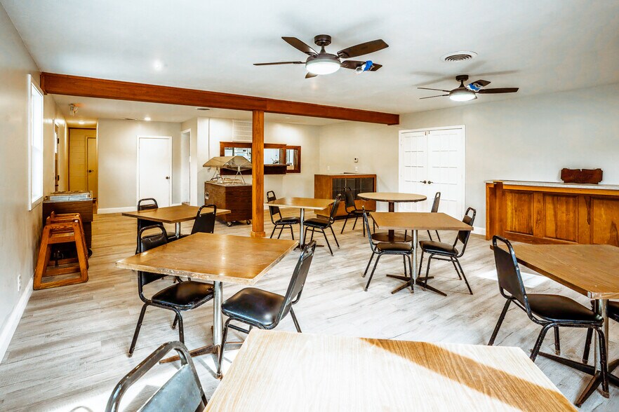 20805 Seminary St, Hollow Rock, TN for lease - Lobby - Image 2 of 25