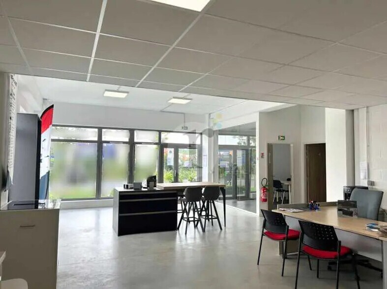 Office in Lesquin for lease - Interior Photo - Image 3 of 5