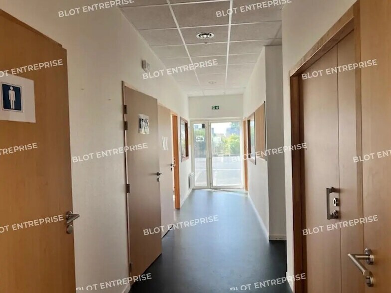 Office in Trégueux for lease - Interior Photo - Image 2 of 3