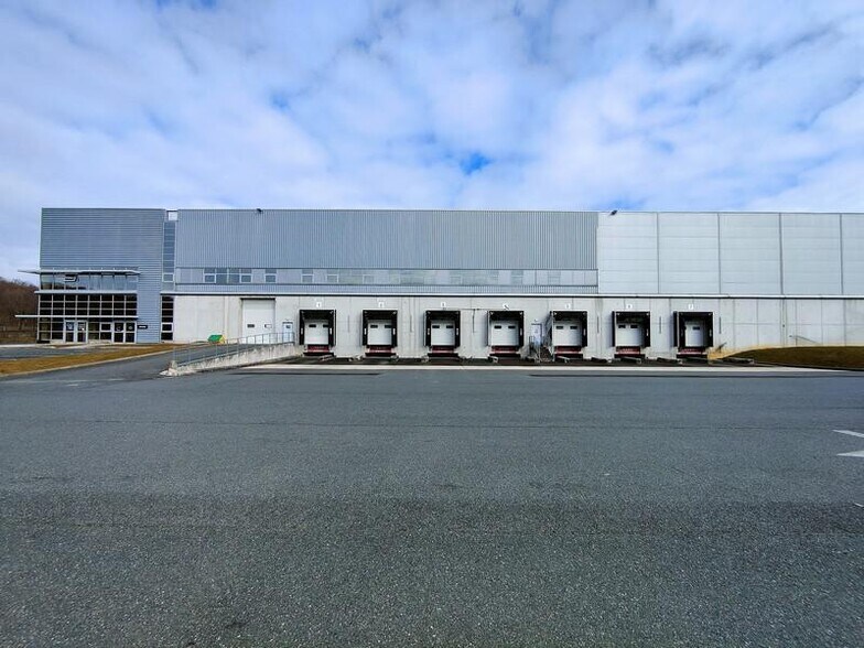 Industrial in Combs-la-Ville for lease - Building Photo - Image 3 of 16