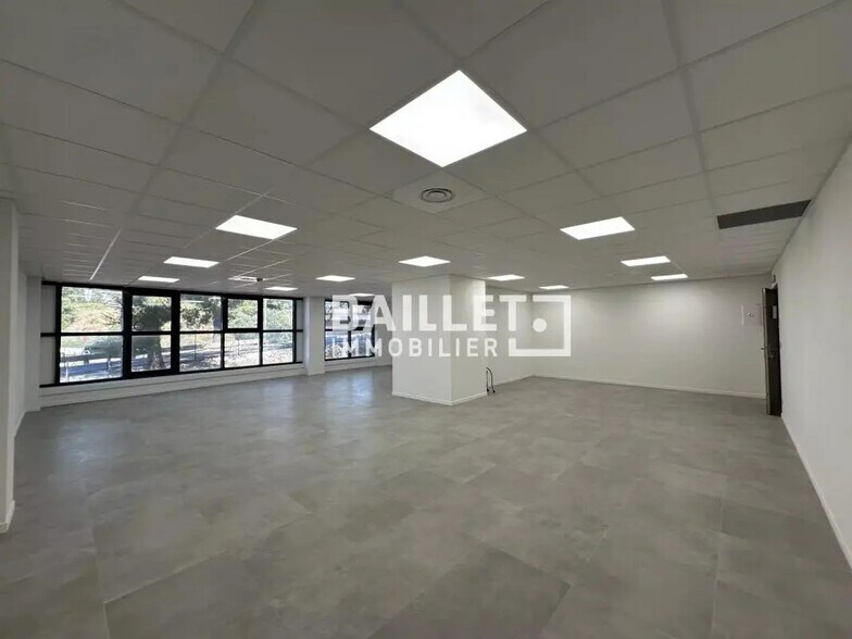 Office in Villeneuve-Loubet for lease - Interior Photo - Image 3 of 18