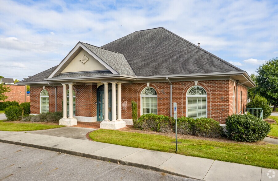 1221 Portertown Rd, Greenville, NC 27858