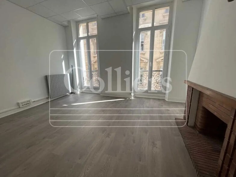 Office in Marseille for lease - Interior Photo - Image 2 of 9