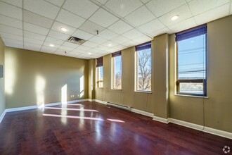 300 Corporate Dr, Mahwah, NJ for lease Interior Photo- Image 2 of 15