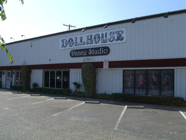 33-45 E Minarets Ave, Fresno, CA for sale - Primary Photo - Image 1 of 1