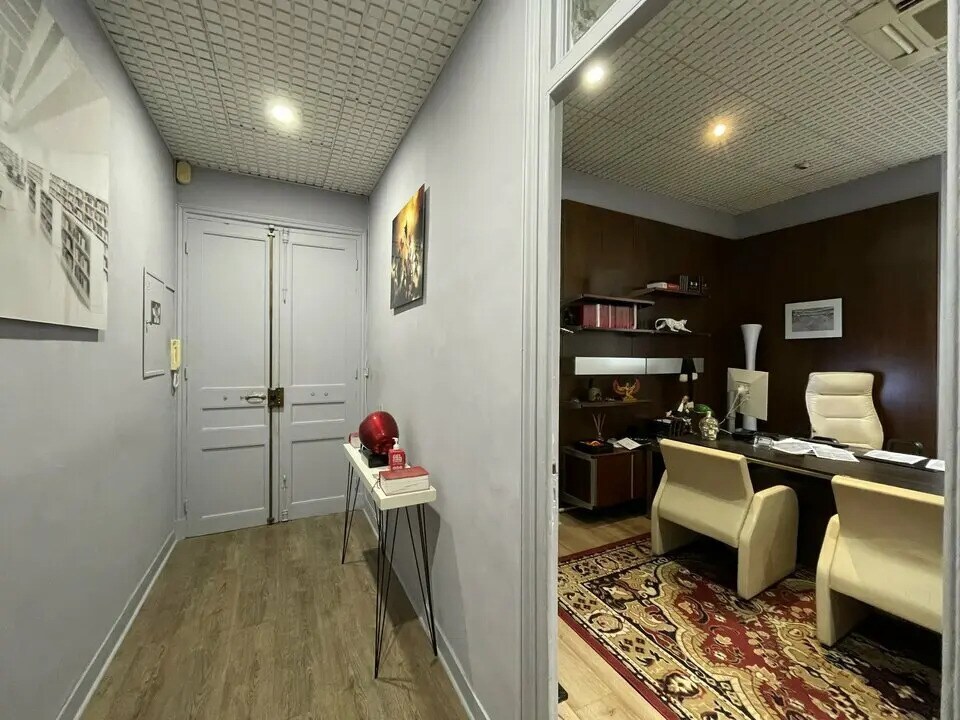 Office in Nice for lease Interior Photo- Image 1 of 7