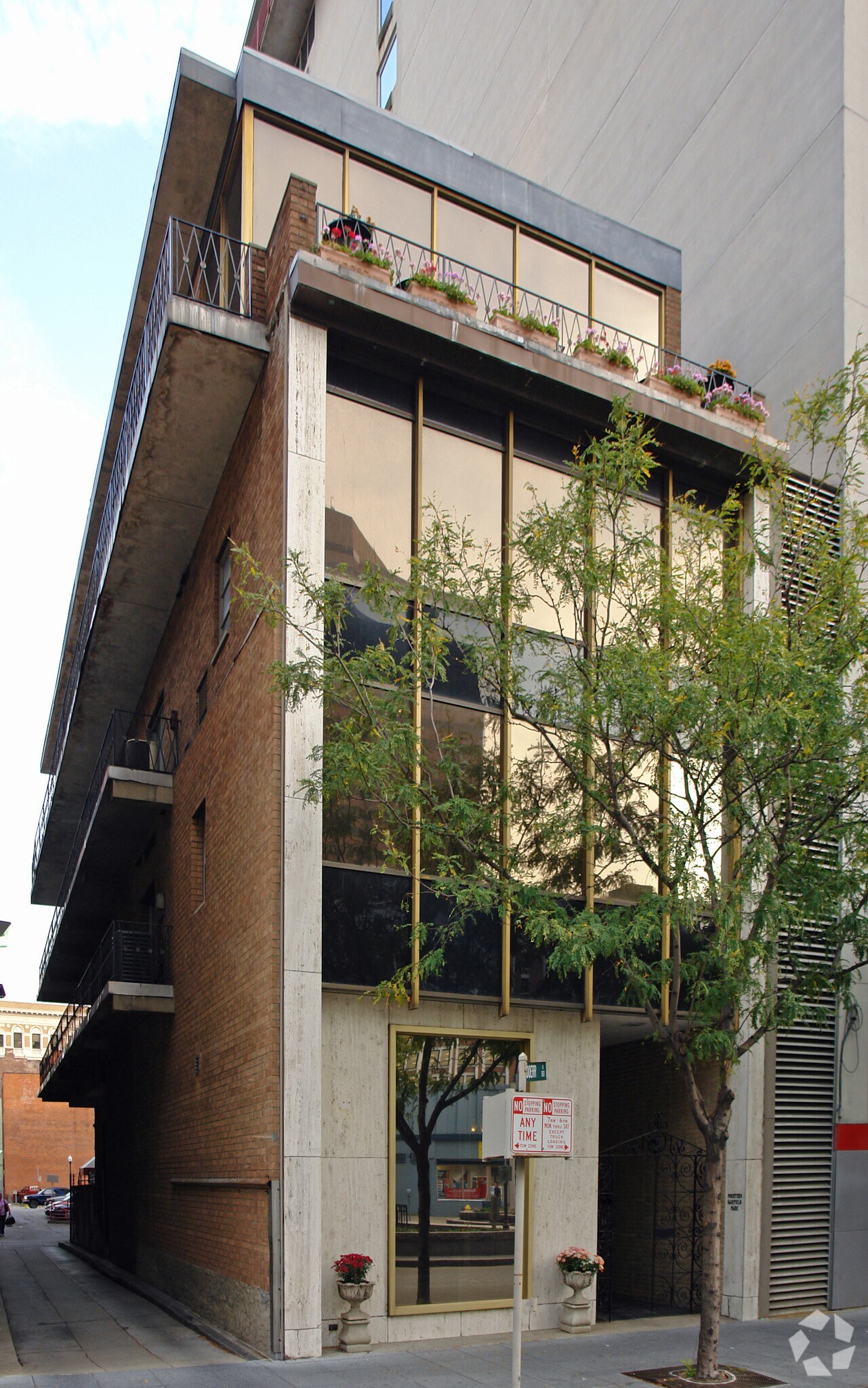 14 Garfield Pl, Cincinnati, OH for sale Primary Photo- Image 1 of 1