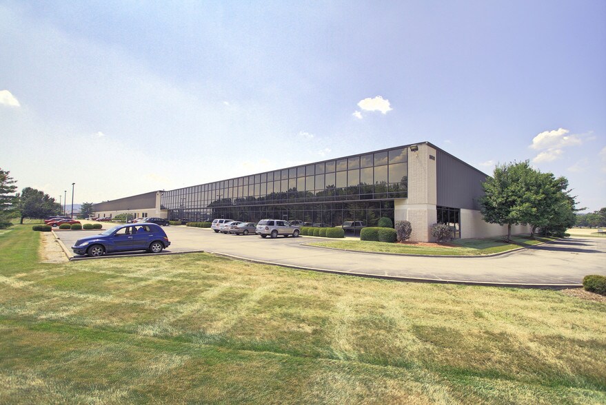 6900 Riverport Dr, Louisville, KY for sale - Building Photo - Image 1 of 1