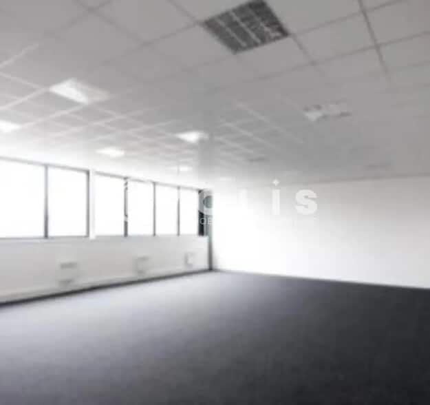 11-17 Rue Des Pyrénées, Lisses for lease - Interior Photo - Image 3 of 5