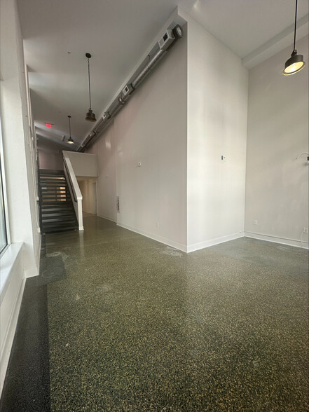 117 W Tazewell St, Norfolk, VA for lease - Building Photo - Image 2 of 9