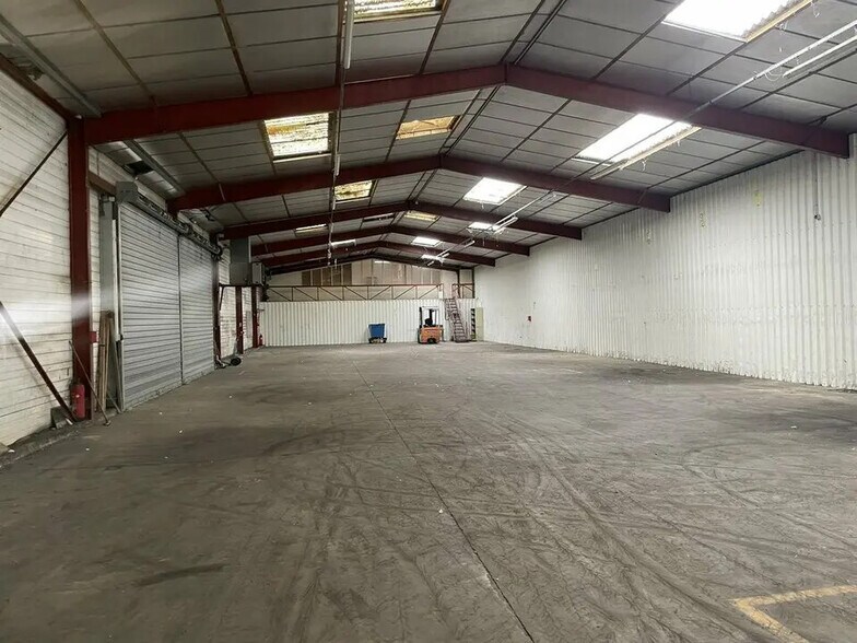 Flex in Bayeux for lease - Interior Photo - Image 2 of 4