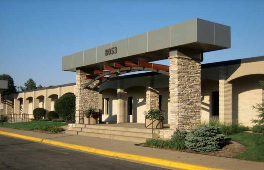 8053 E Bloomington Fwy, Bloomington, MN for sale - Building Photo - Image 1 of 1