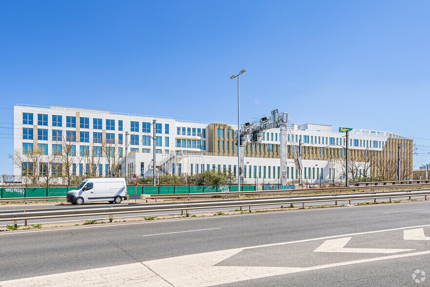 Office in Nanterre for lease - Building Photo - Image 2 of 6