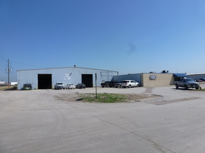 2301 Bridgeport Dr, Sioux City, IA for lease Primary Photo- Image 1 of 13