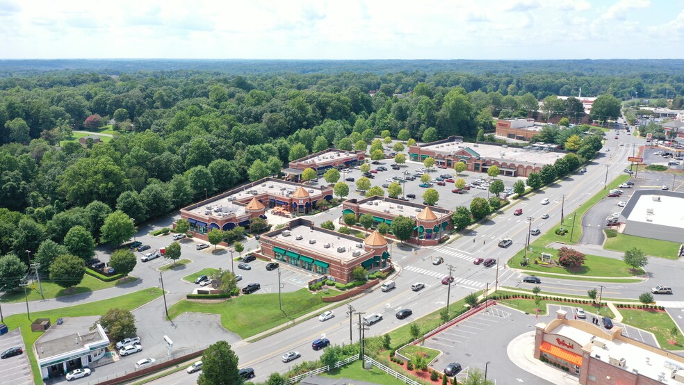 5049 Country Club Rd, Winston-Salem, NC for lease - Building Photo - Image 2 of 6