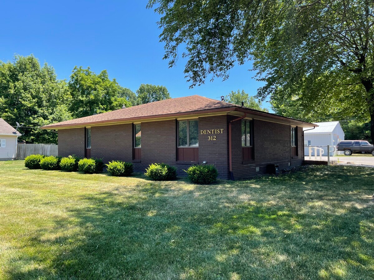 312 W Main St, Mount Olive, IL 62069