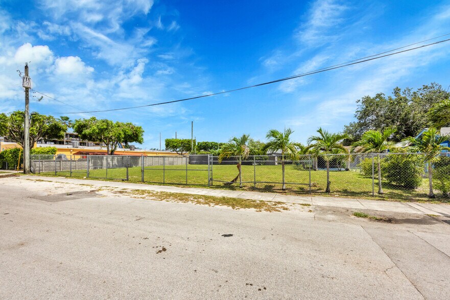 2141 & 2177 NW 86th St, Miami, FL for sale - Building Photo - Image 3 of 12