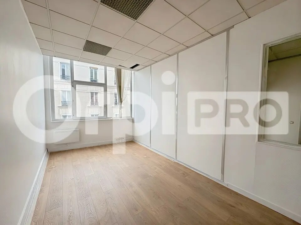 Office in Pantin for lease Interior Photo- Image 1 of 10
