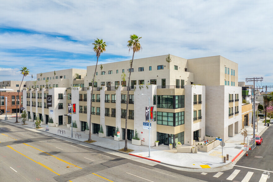 7566 W Sunset Blvd, Los Angeles, CA for lease - Primary Photo - Image 1 of 7