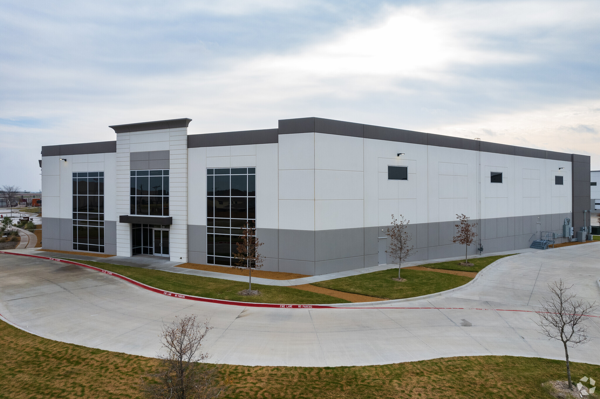 201 W Everman Pky, Fort Worth, TX for lease Building Photo- Image 1 of 9