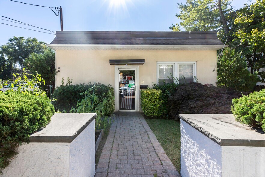 22 S Washington Ave, Hartsdale, NY 10530
