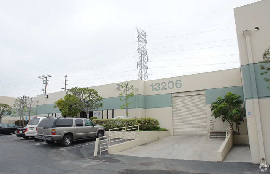 13206 Estrella Ave, Gardena, CA for lease - Building Photo - Image 2 of 3