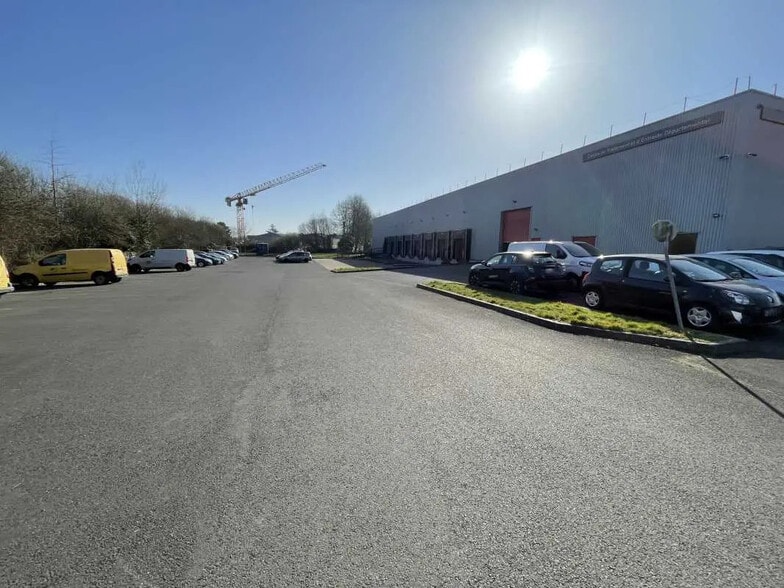 Flex in Orvault for lease - Building Photo - Image 2 of 10