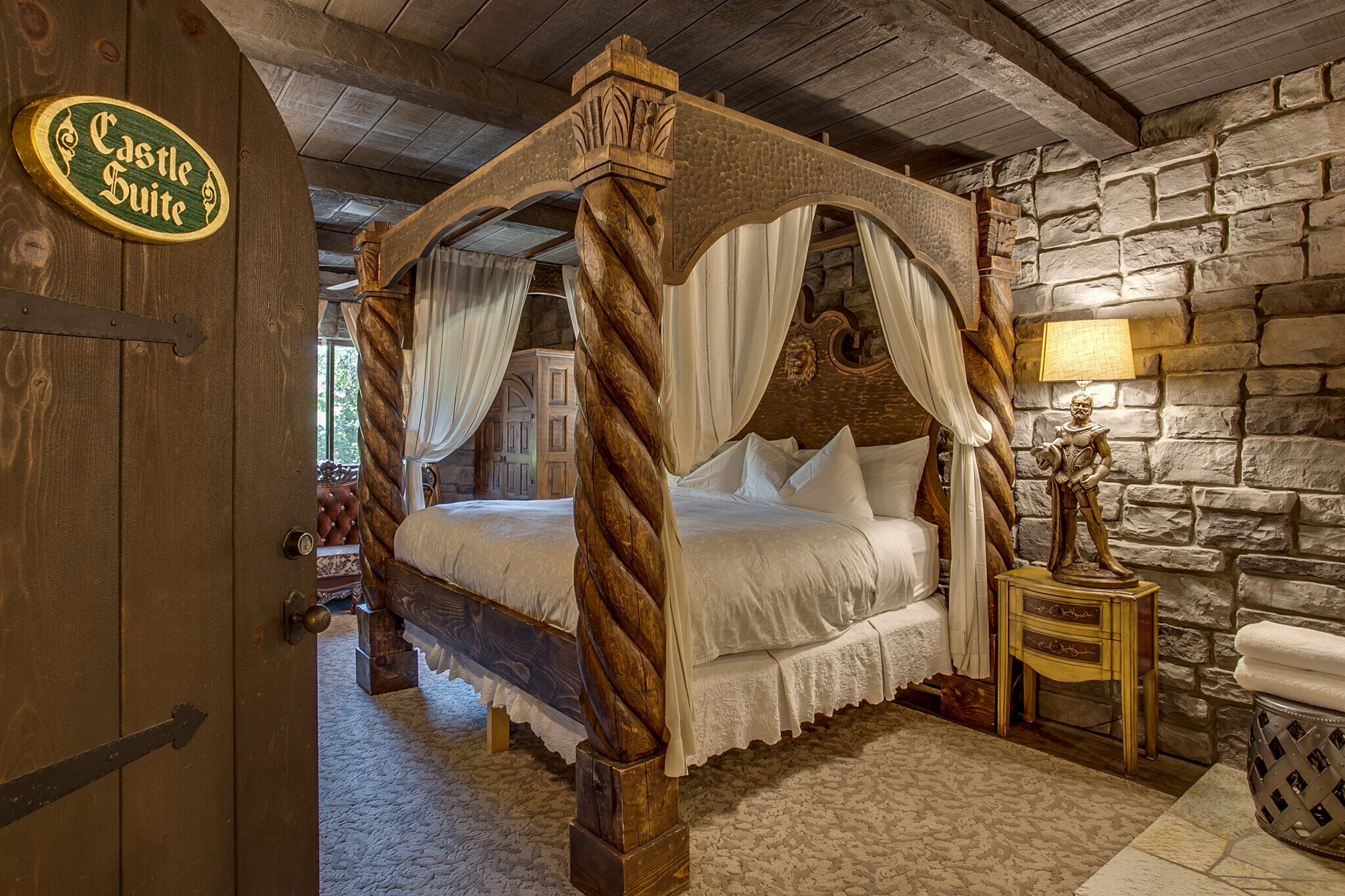 315 Commercial St, Leavenworth, WA 98826 Storybook Riverside Inn