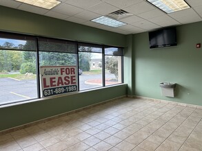 601 Veterans Memorial Hwy, Hauppauge, NY for lease Lobby- Image 2 of 20