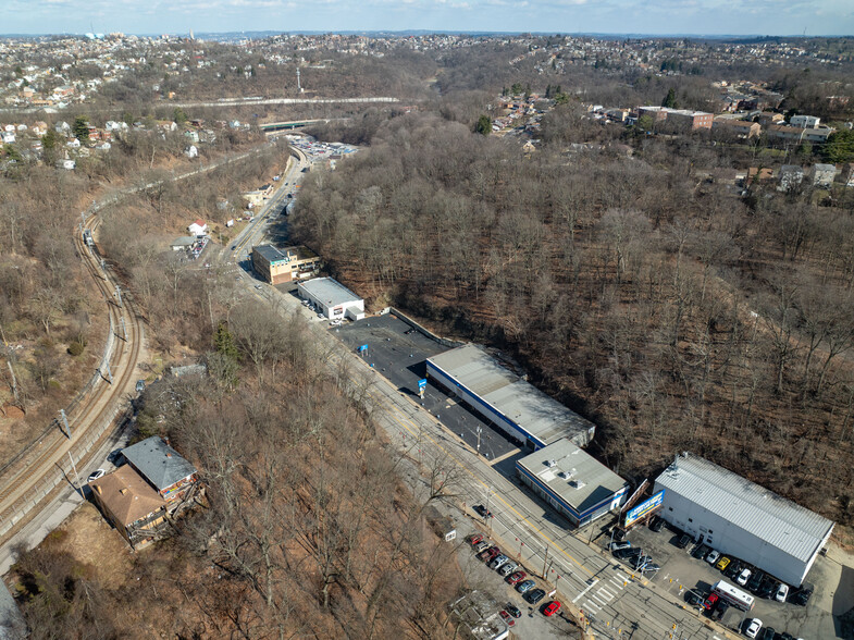 1561 W Liberty Ave, Pittsburgh, PA for lease - Building Photo - Image 3 of 22