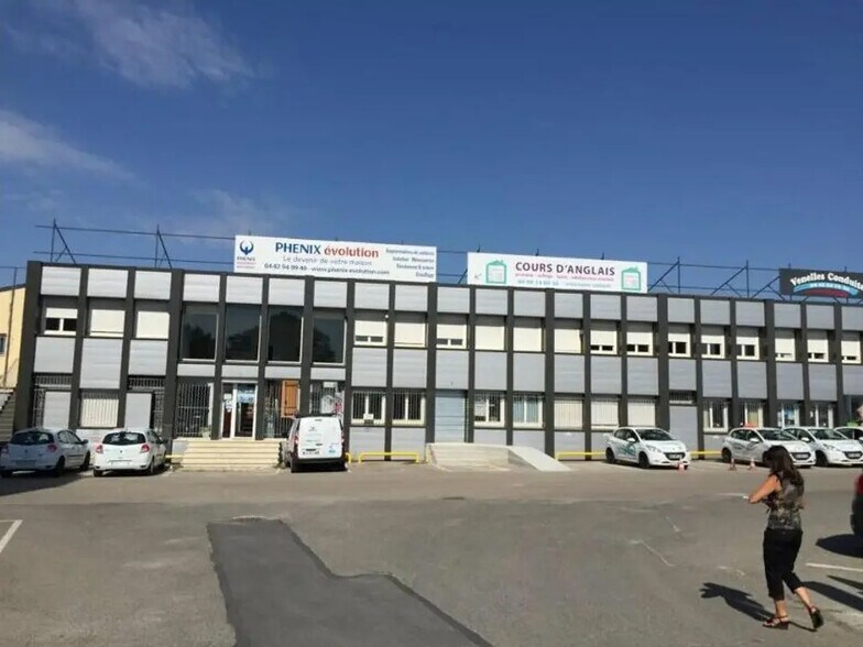 Retail in Venelles for lease - Building Photo - Image 1 of 6