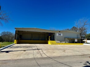 210 Gravel St, Seguin, TX for lease Building Photo- Image 2 of 48