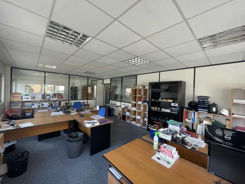 Flex in Mont-Saint-Aignan for lease - Interior Photo - Image 3 of 11